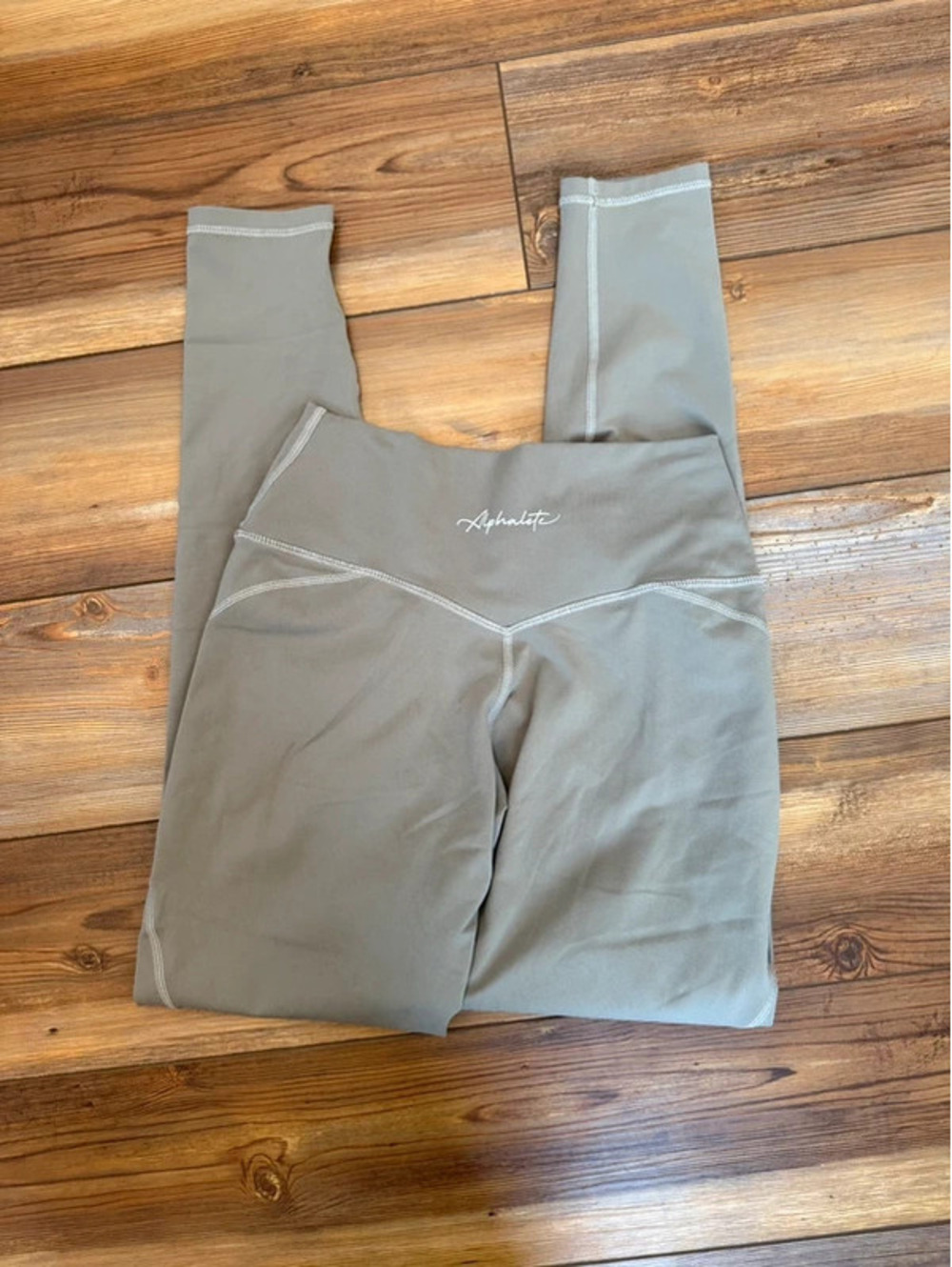 Alphalete crossover waist leggings fits best a medium